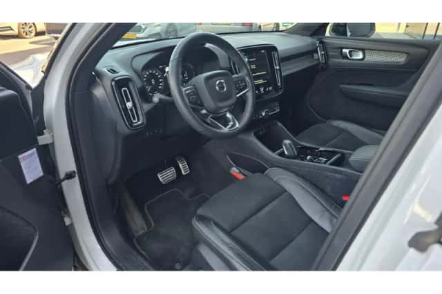 Volvo XC40 (2022) thumbnail 2