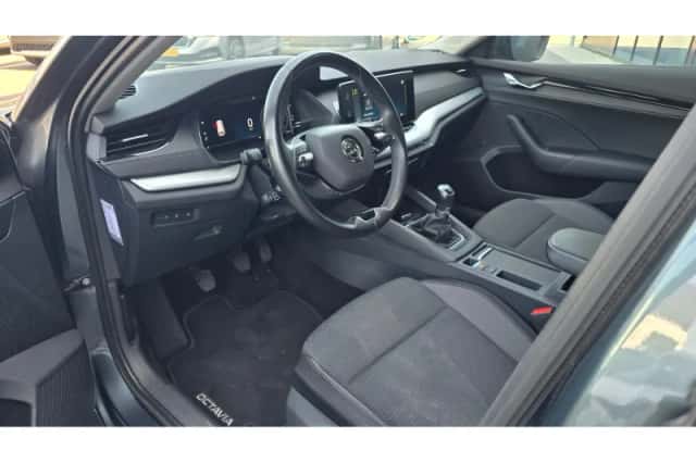 Škoda Octavia (2020) thumbnail 2
