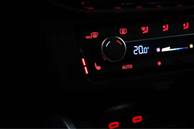 SEAT Arona (2023) thumbnail 24