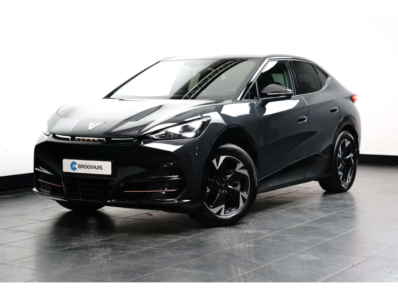 CUPRA Tavascan (2025) — foto 1