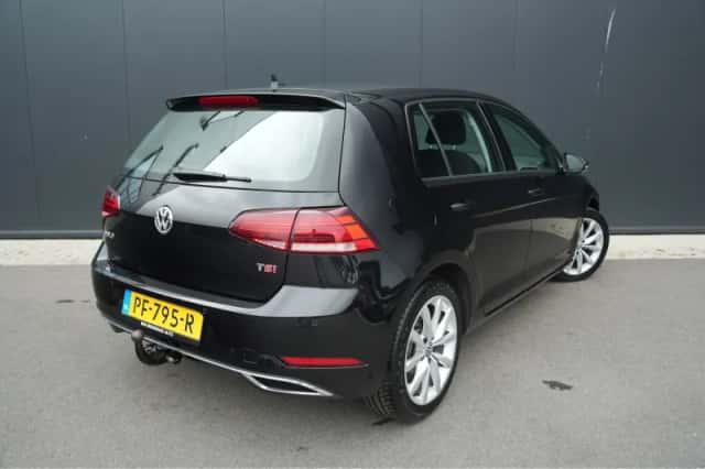 Volkswagen Golf (2017) thumbnail 3