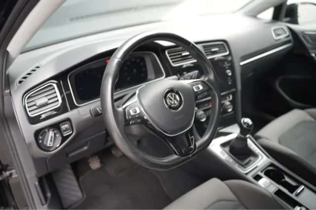Volkswagen Golf (2017) thumbnail 6