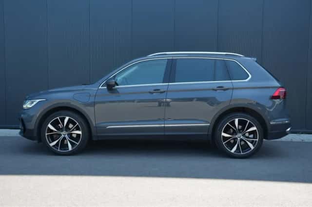 Volkswagen Tiguan (2022) thumbnail 3