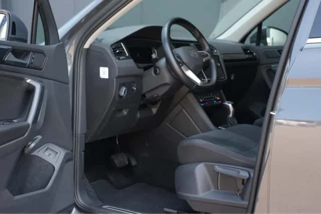 Volkswagen Tiguan (2022) thumbnail 5