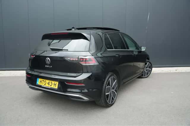 Volkswagen Golf (2025) thumbnail 3