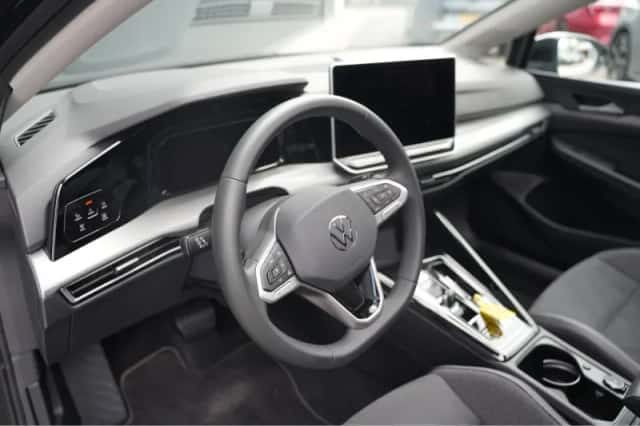 Volkswagen Golf (2025) thumbnail 6