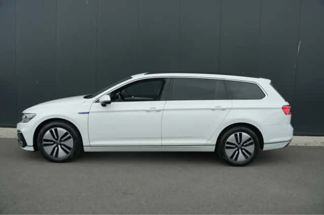 Volkswagen Passat (2021) thumbnail 2