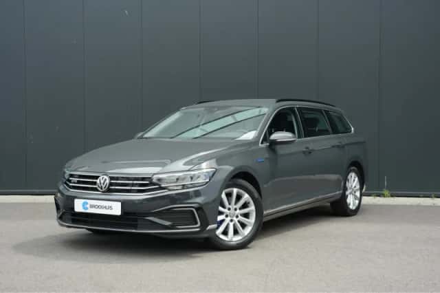 Volkswagen Passat (2020) thumbnail 1