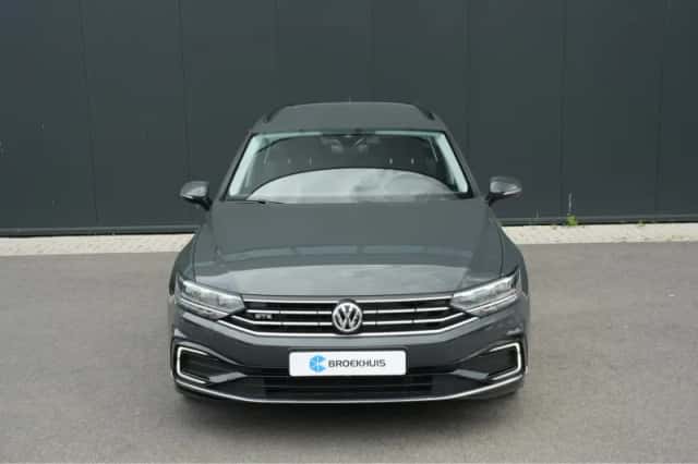 Volkswagen Passat (2020) thumbnail 2