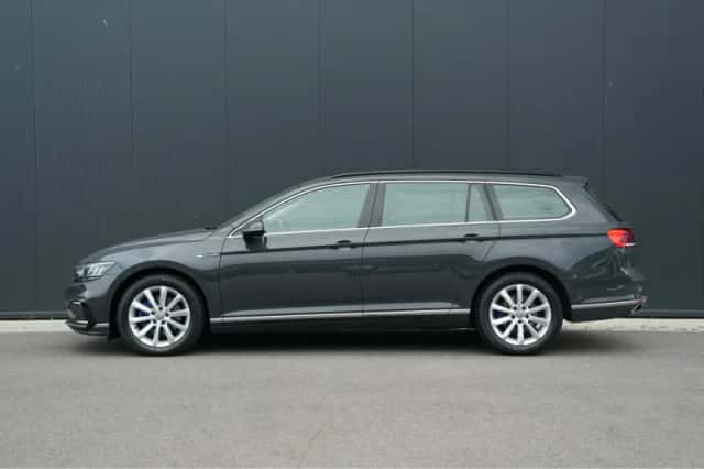 Volkswagen Passat (2020) thumbnail 3