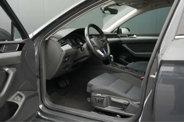 Volkswagen Passat (2020) thumbnail 4