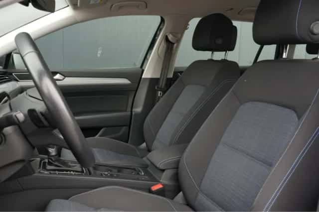 Volkswagen Passat (2020) thumbnail 5