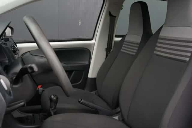 Volkswagen Up! (2021) thumbnail 5