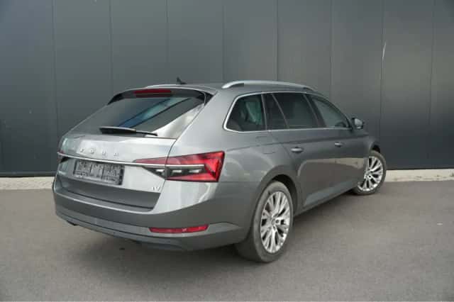 Škoda Superb (2022) thumbnail 3