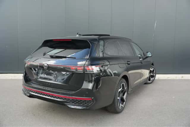 Volkswagen Passat (2025) thumbnail 3