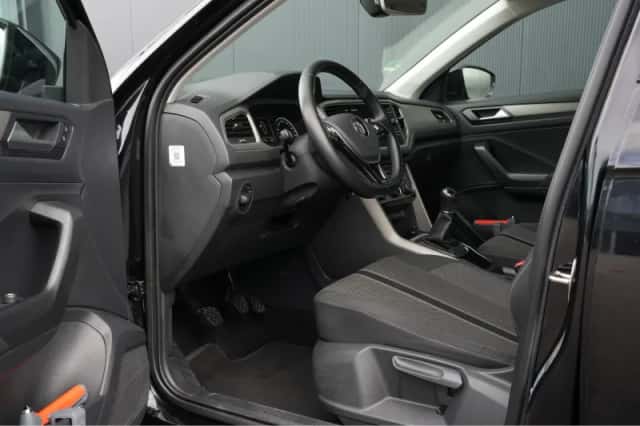 Volkswagen T-Roc (2020) thumbnail 4