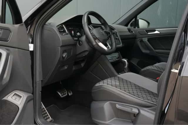 Volkswagen Tiguan (2022) thumbnail 4