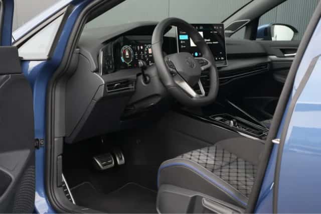 Volkswagen Golf (2025) thumbnail 4