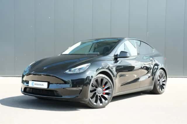 Tesla Model Y (2022) thumbnail 1