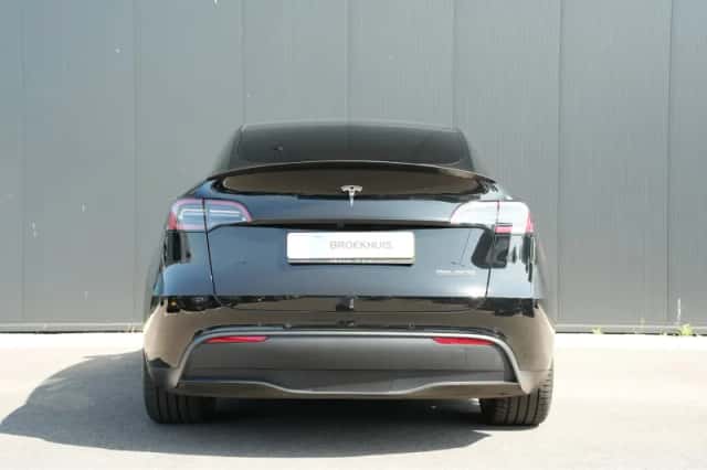 Tesla Model Y (2022) thumbnail 6