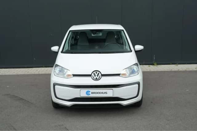 Volkswagen Up! (2018) thumbnail 3