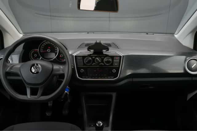 Volkswagen Up! (2018) thumbnail 6