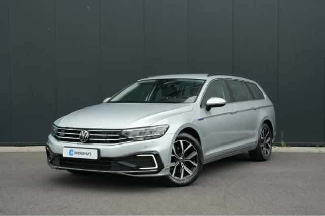 Volkswagen Passat (2021) thumbnail 1