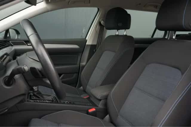 Volkswagen Passat (2021) thumbnail 5