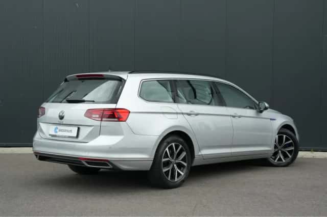Volkswagen Passat (2021) thumbnail 6