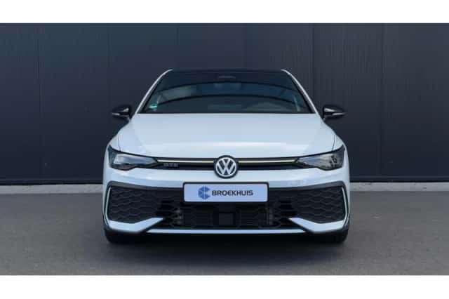 Volkswagen Golf (2025) thumbnail 2