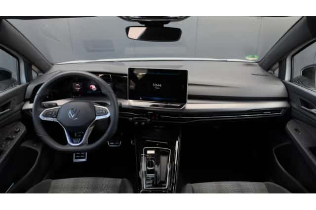 Volkswagen Golf (2025) thumbnail 5
