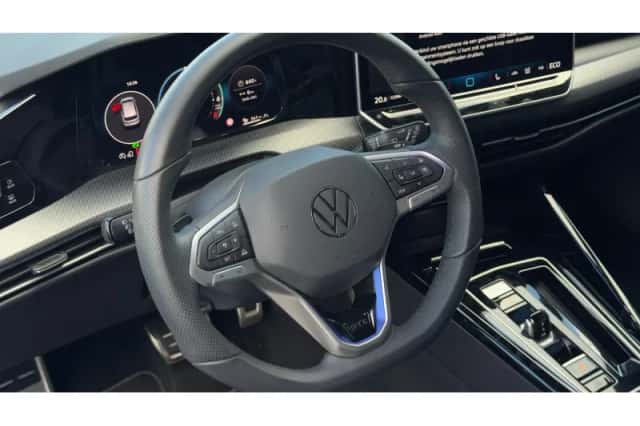 Volkswagen Golf (2025) thumbnail 6