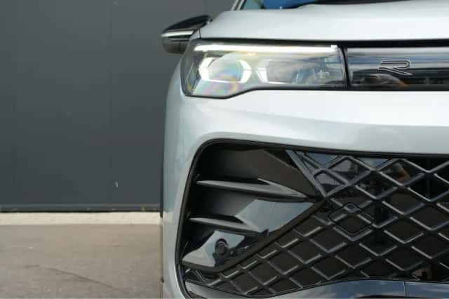 Volkswagen Tiguan (2025) thumbnail 3