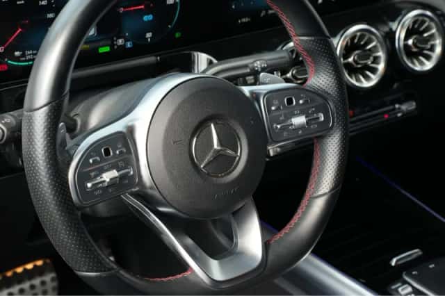 Mercedes-Benz EQA (2022) thumbnail 5