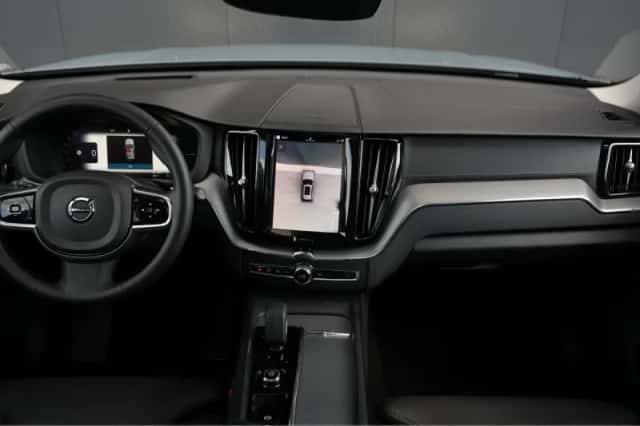 Volvo XC60 (2024) thumbnail 4