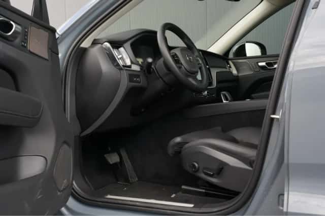 Volvo XC60 (2024) thumbnail 5