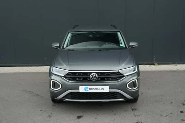 Volkswagen T-Roc (2023) thumbnail 2