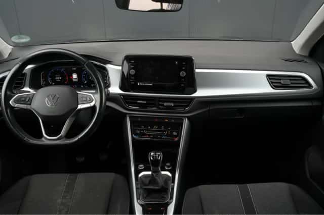Volkswagen T-Roc (2023) thumbnail 4
