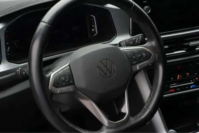 Volkswagen T-Roc (2023) thumbnail 5