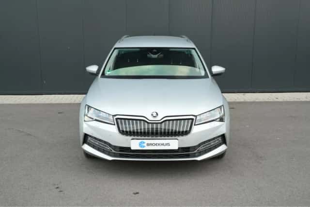 Škoda Superb (2022) thumbnail 2