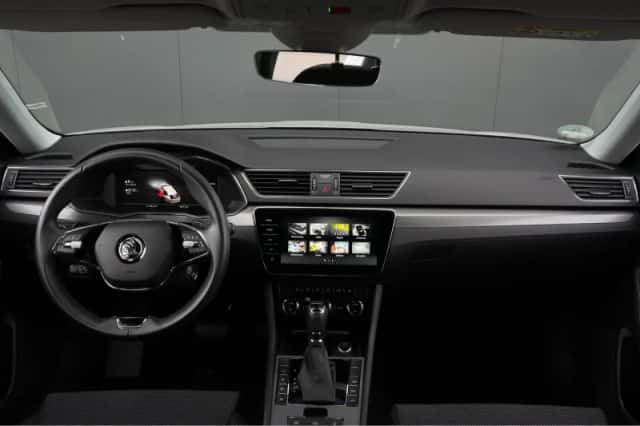 Škoda Superb (2022) thumbnail 4
