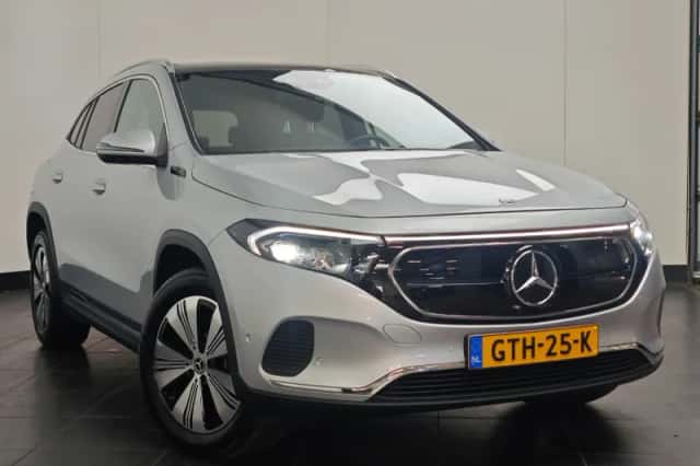 Mercedes-Benz EQA (2021) thumbnail 2