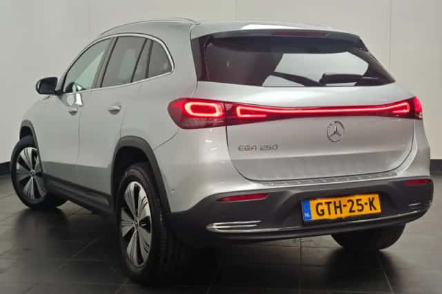 Mercedes-Benz EQA (2021) thumbnail 4