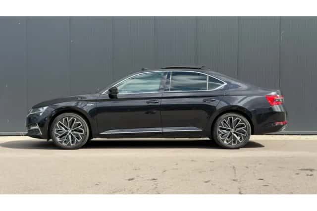 Škoda Superb (2022) thumbnail 4