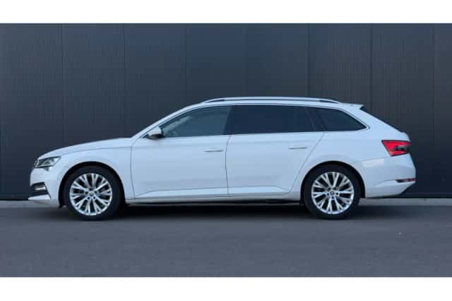 Škoda Superb (2021) thumbnail 4