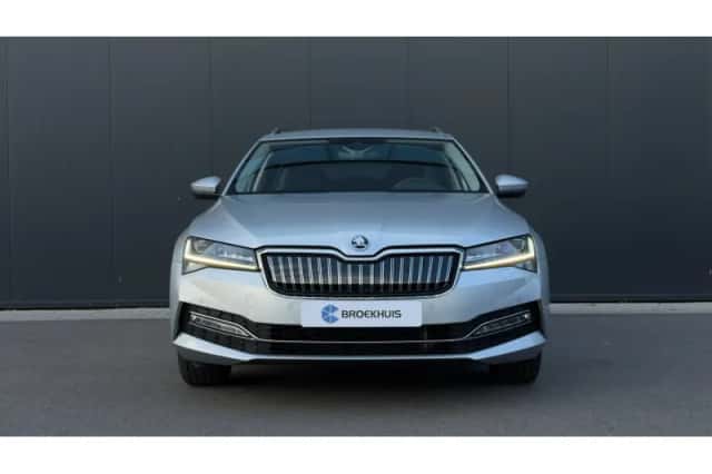 Škoda Superb (2022) thumbnail 2
