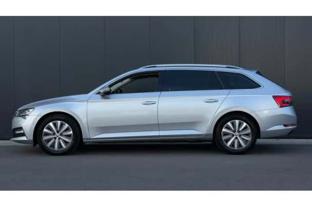 Škoda Superb (2022) thumbnail 3