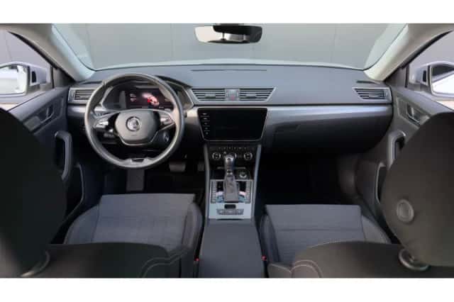 Škoda Superb (2022) thumbnail 4