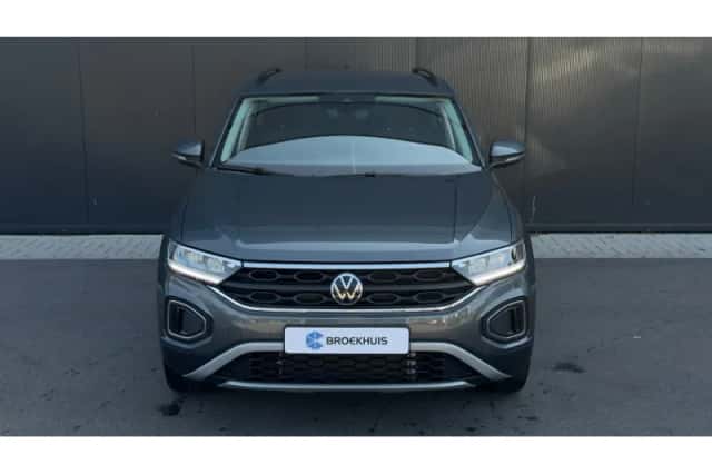 Volkswagen T-Roc (2024) thumbnail 2