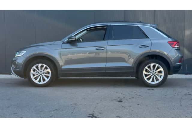 Volkswagen T-Roc (2024) thumbnail 3